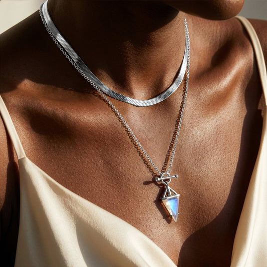 Moonstone Necklace - Heroine - detail SIL