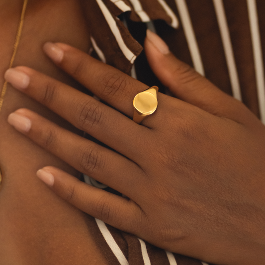 Oval Signet Ring - classic-gold-signet