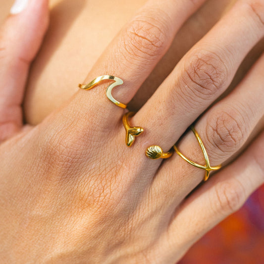 Island Ring on hand