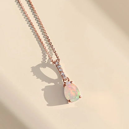 Opal Diamond Necklace Sway, lifestyle detail