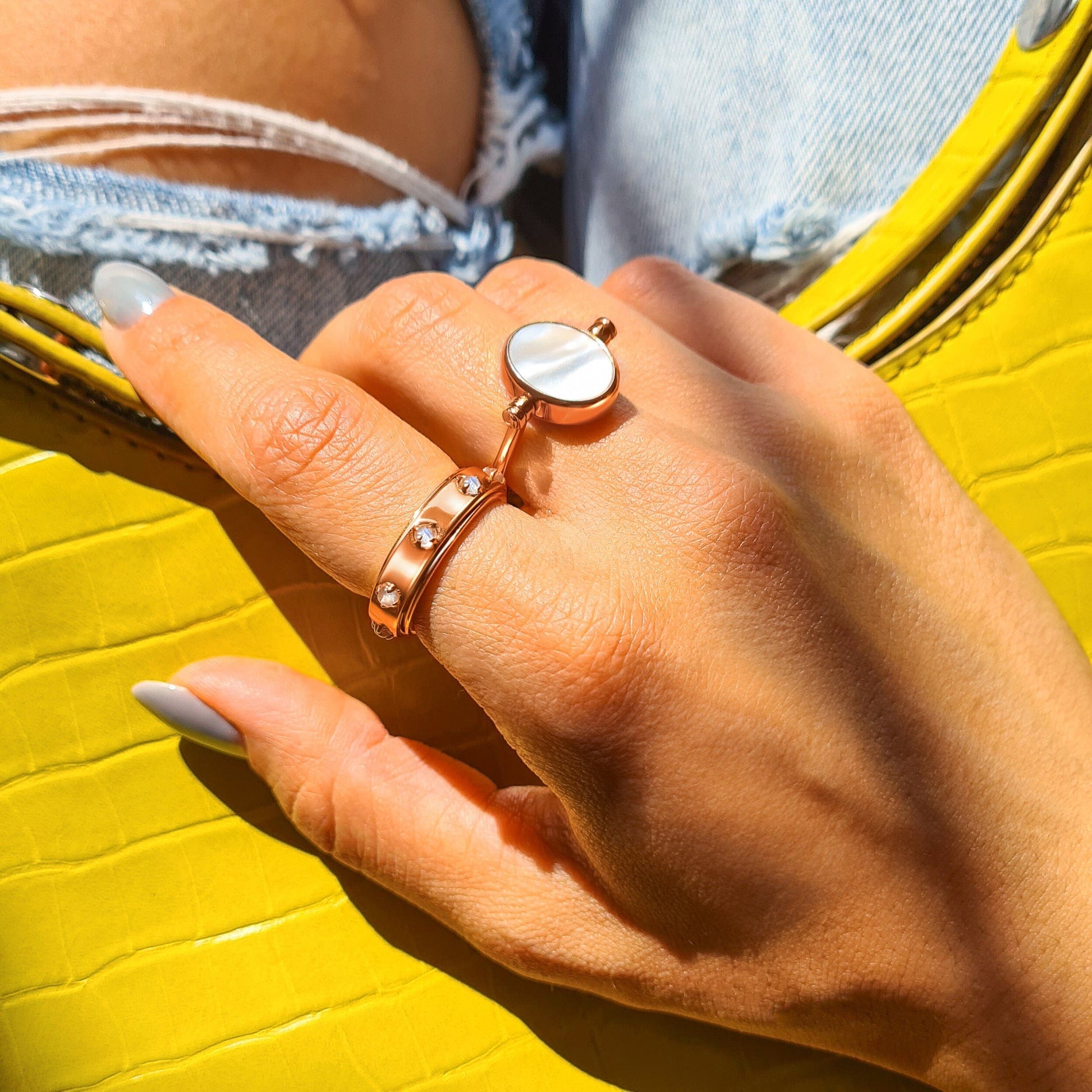 Black Onyx Mother of Pearl Fidget Ring - rose gold detail