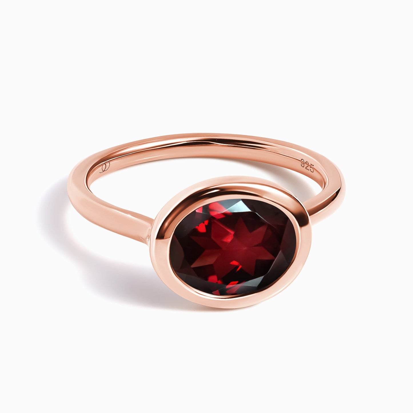 Skin-Touch garnet ring rose gold