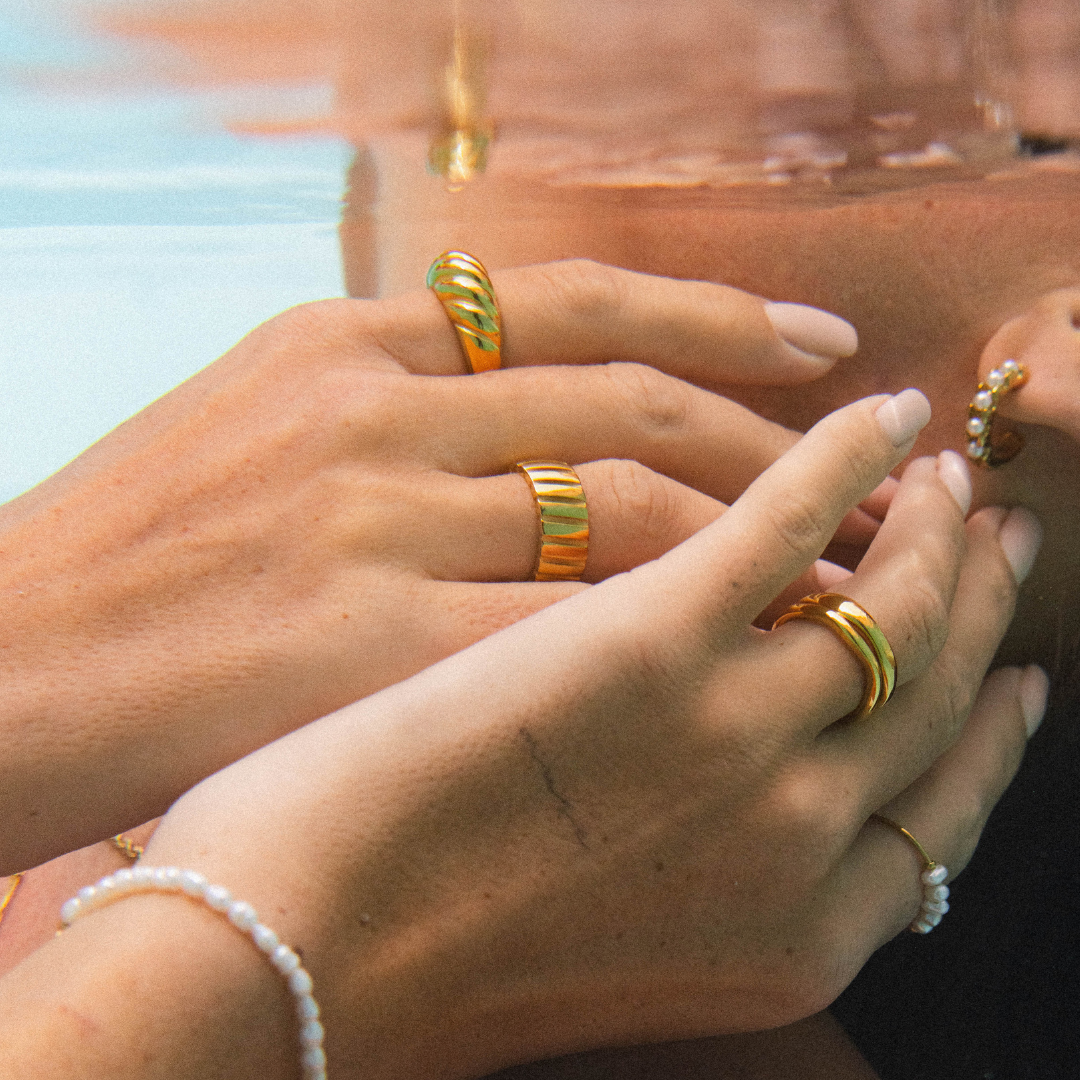 Bold Ring on hand