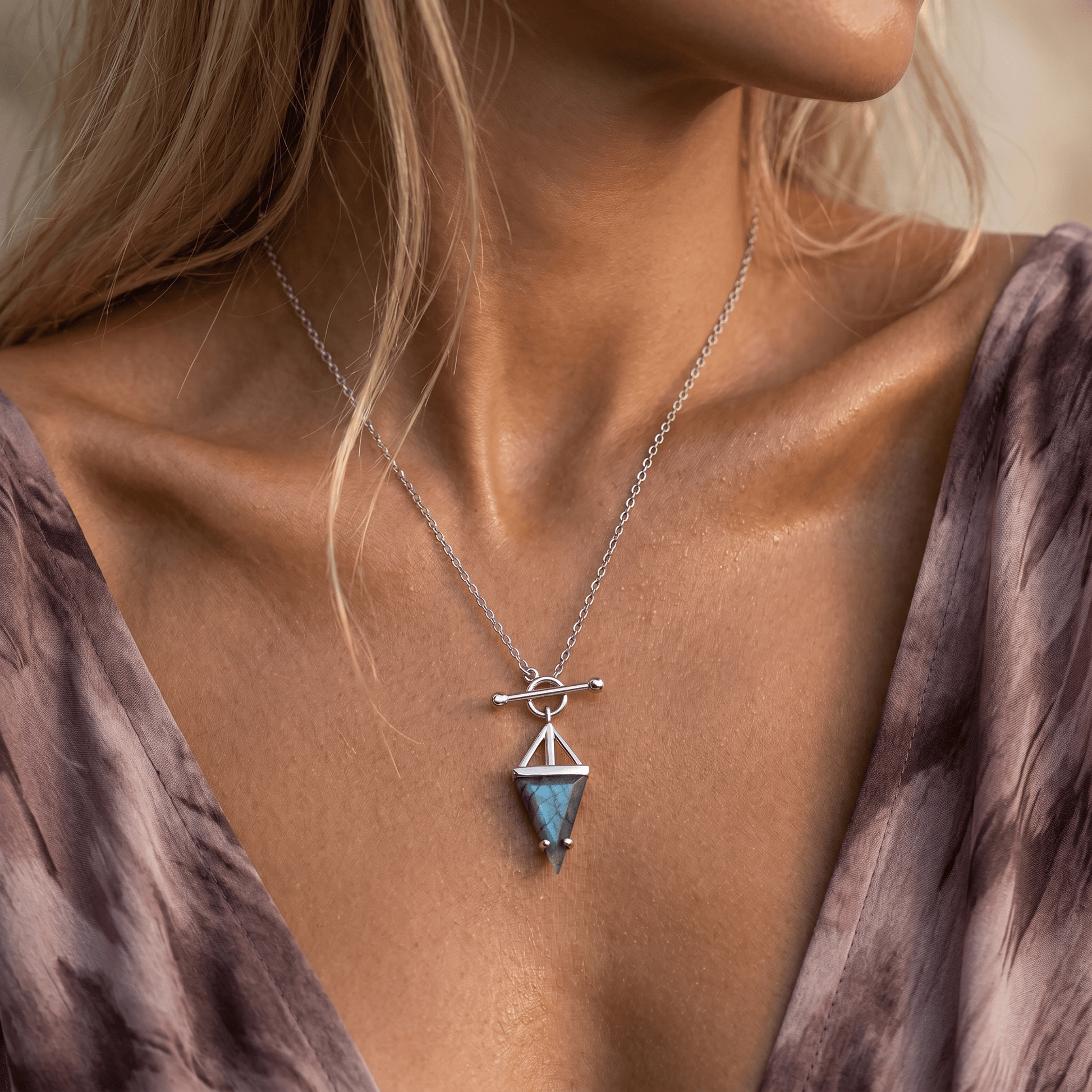 Labradorite Necklace Heroine silver worn