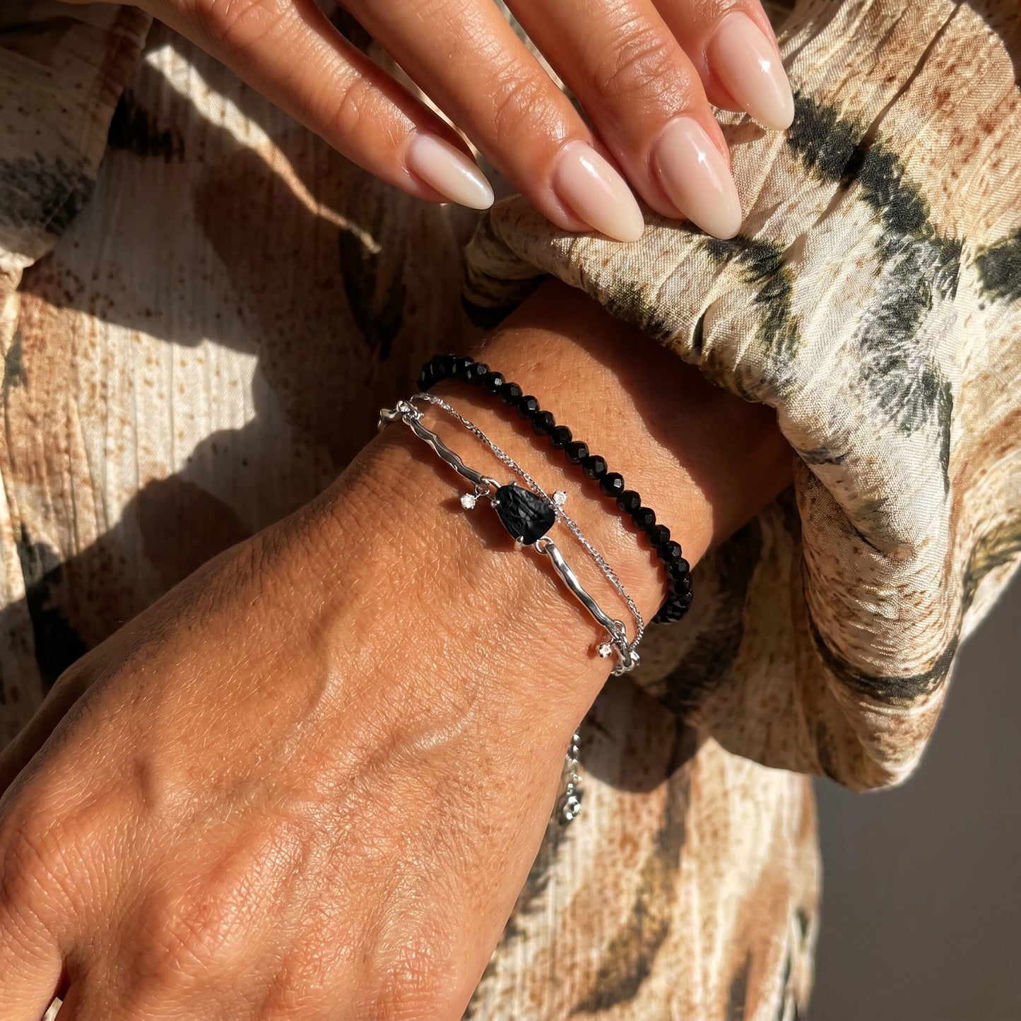Black Obsidian Bracelet - Vibrations lifestyle model