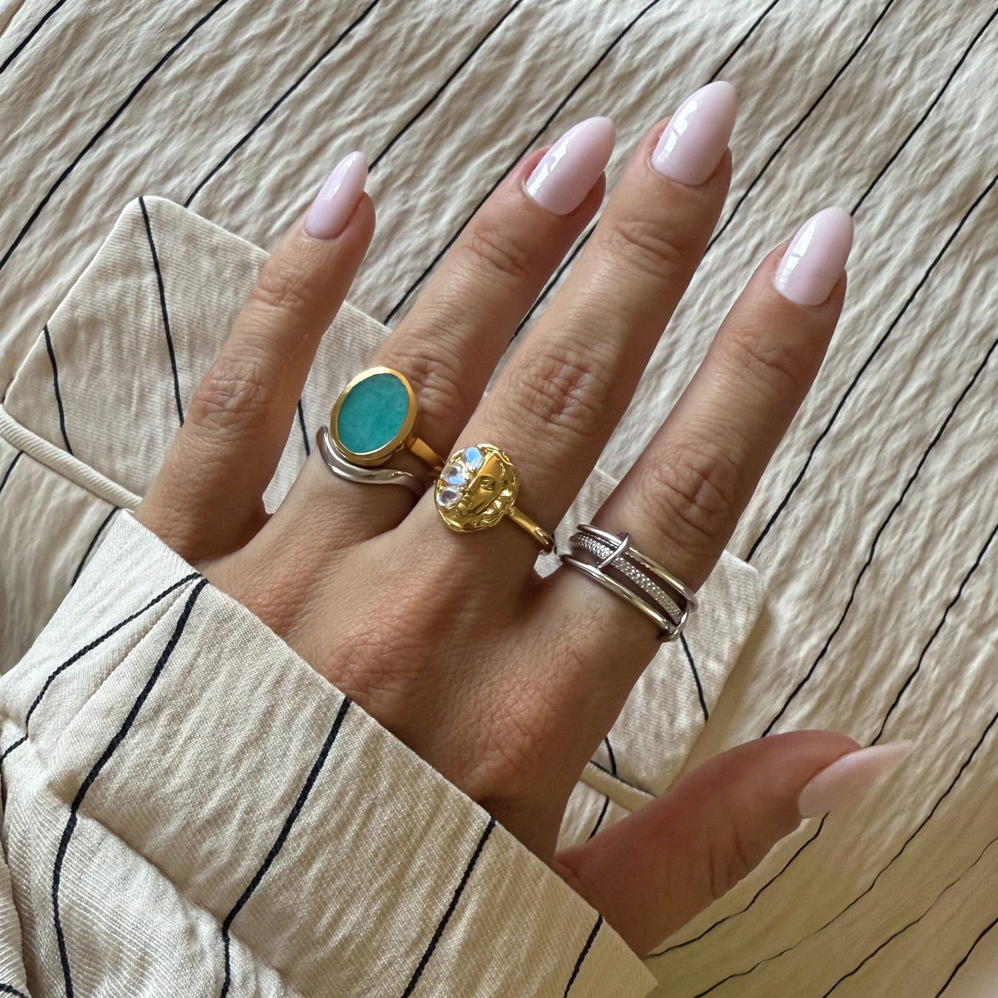 Moonstone Ring - Goddess - dual-sided detail