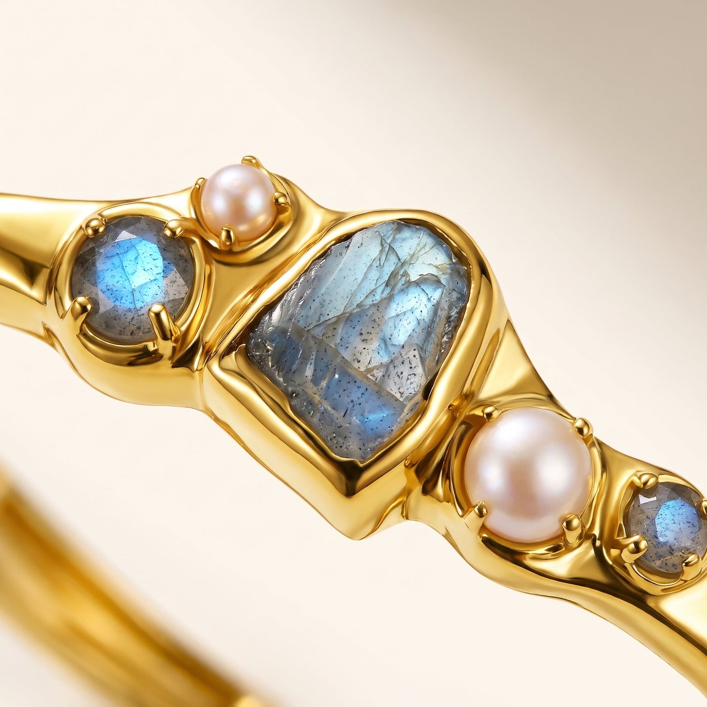 Labradorite Pearl Cuff - Heirloom - GCHEIRLOOMCUFFSLABRCU020YG