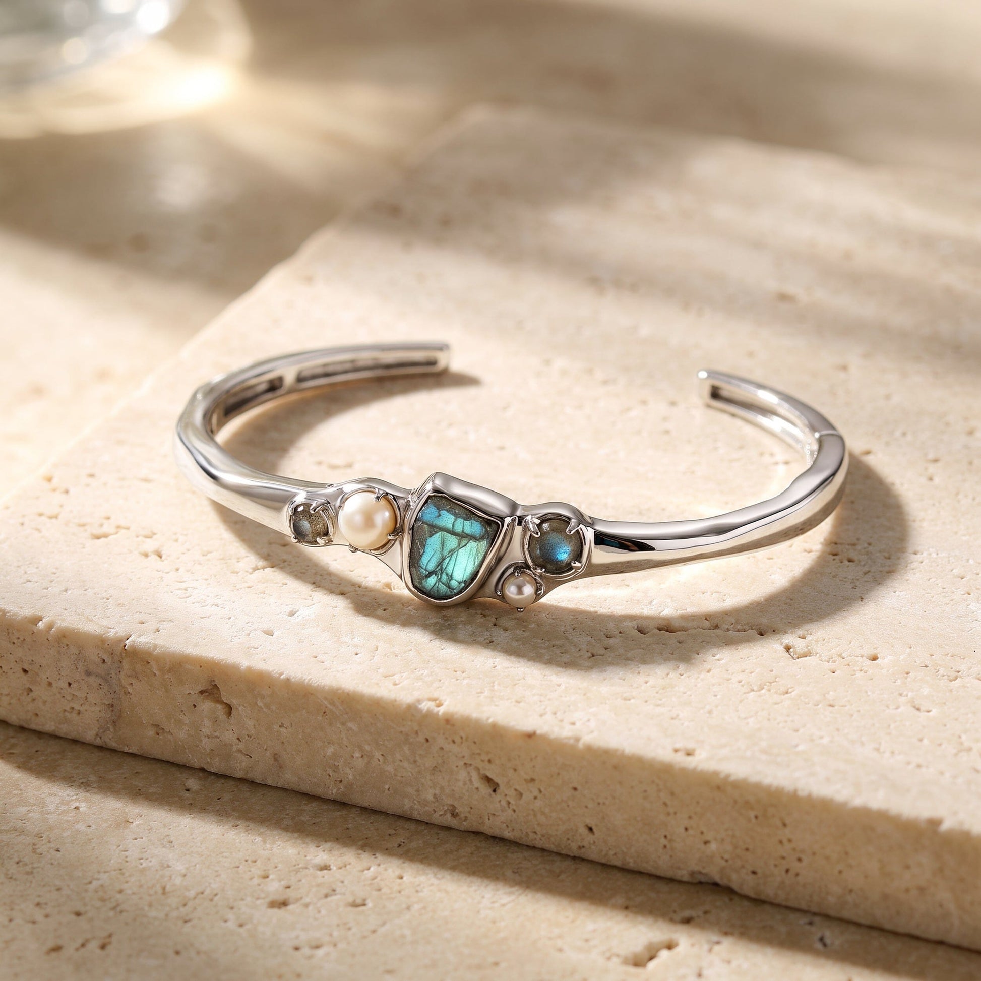 Labradorite Pearl Cuff - Heirloom - GCHEIRLOOMCUFFSLABRFL021SIL