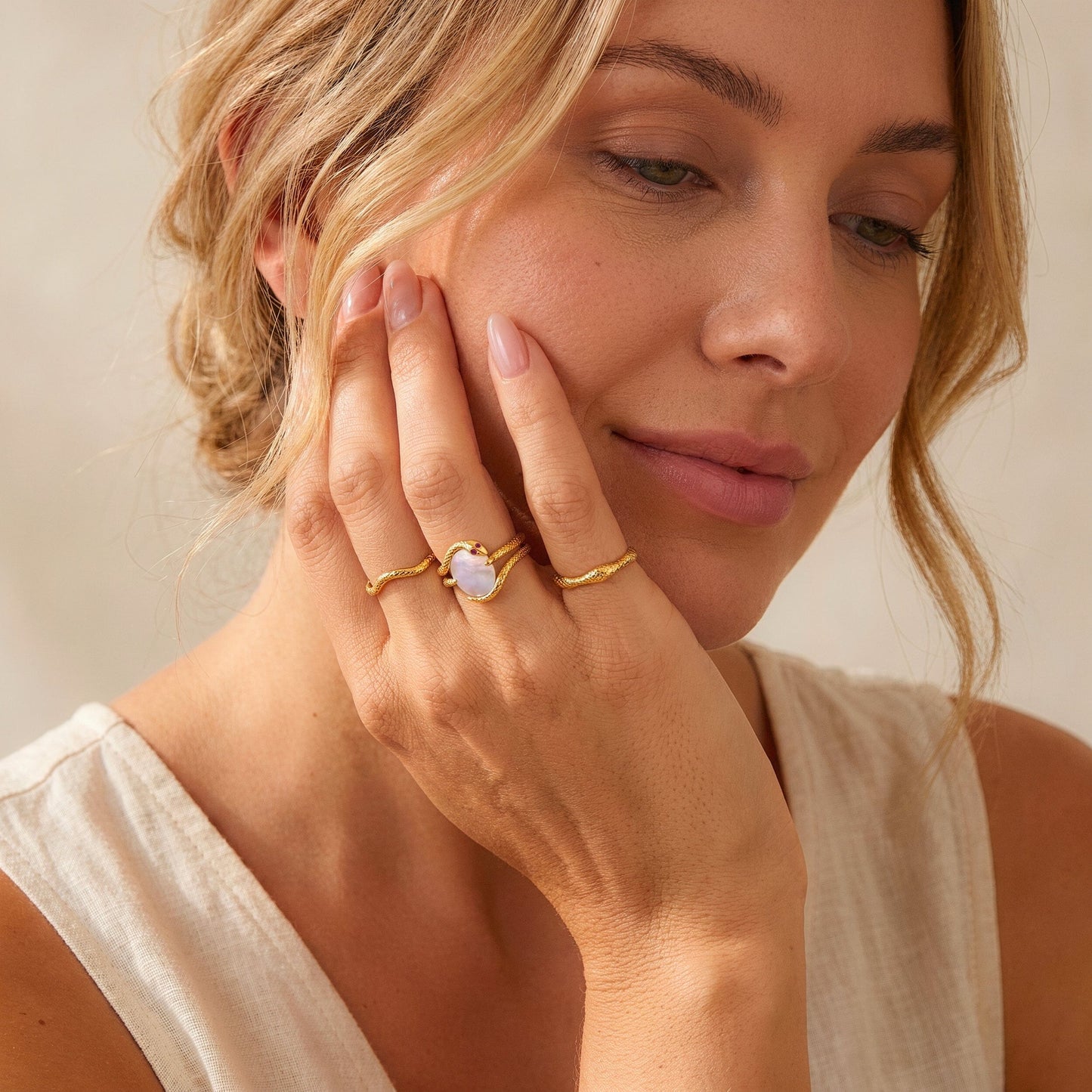 Lux Serpent Stack - yellow gold close up