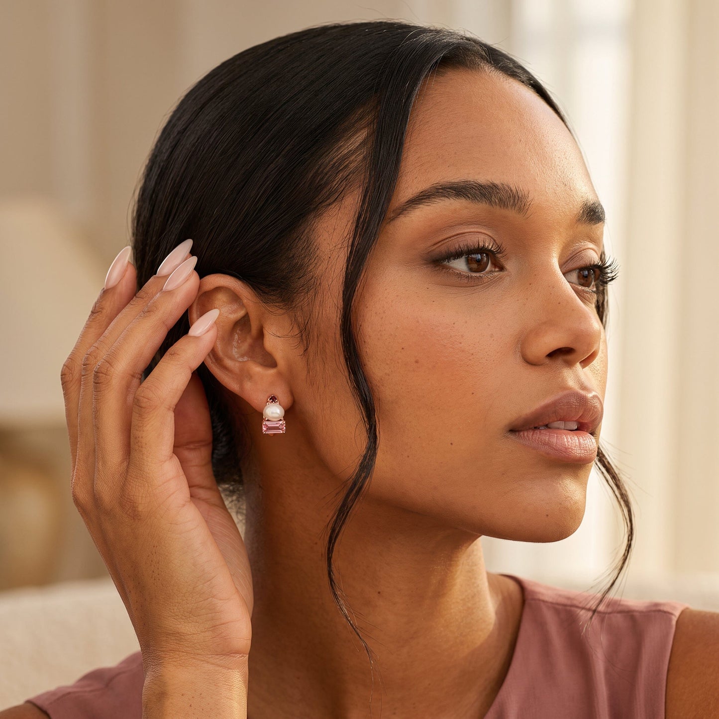 Queen Treasure hoops rose gold model