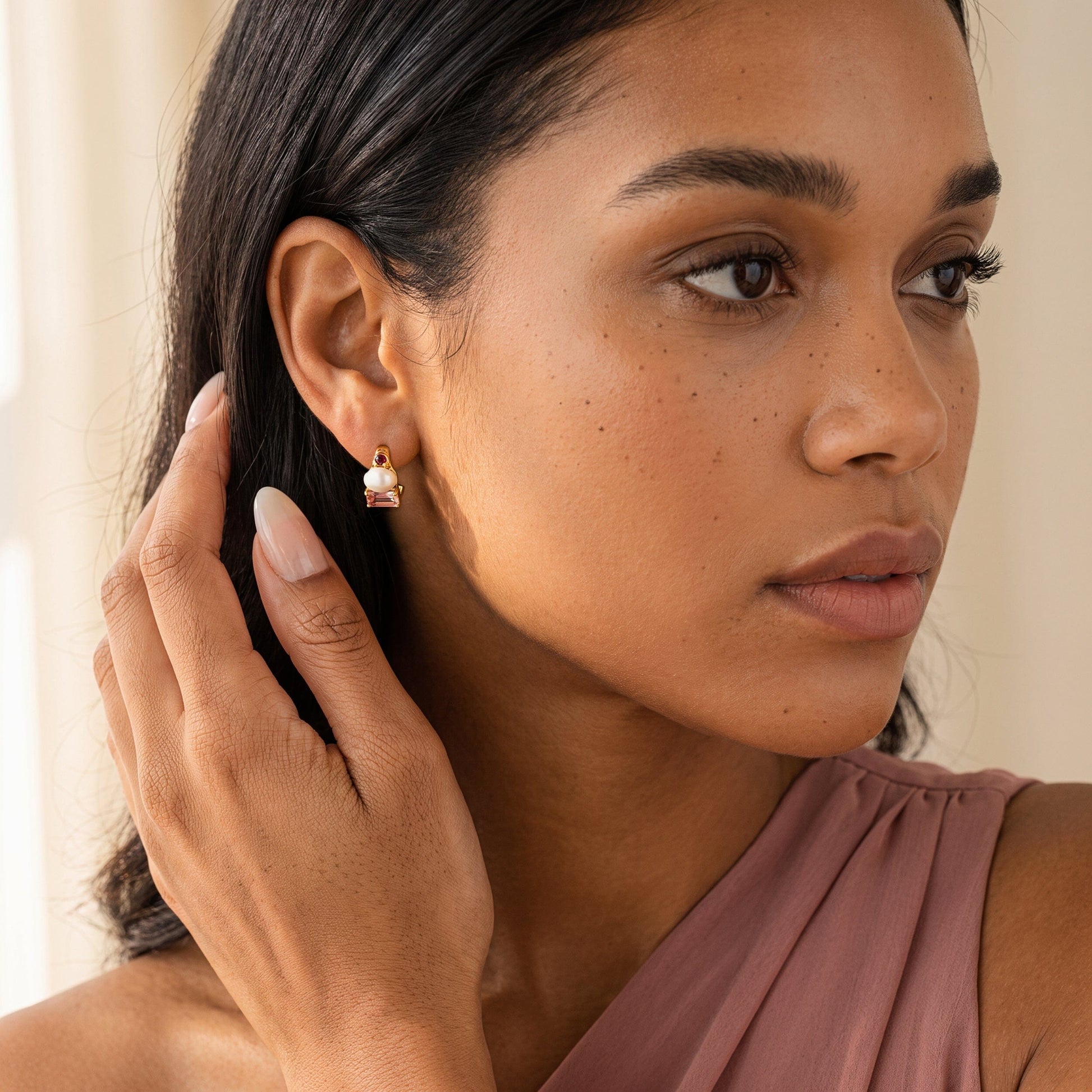 Queen Treasure hoops yellow gold model