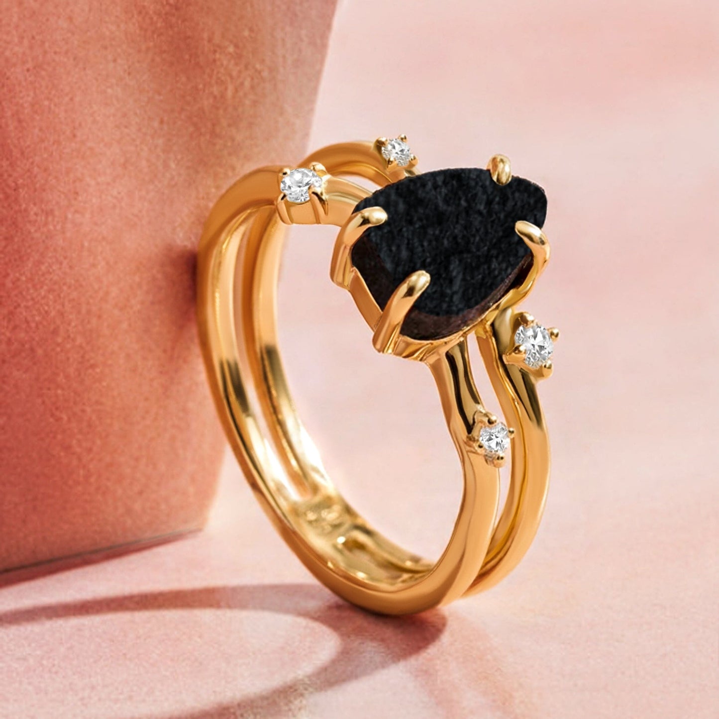 Flow Stardust Waves Rings - worn yellow gold detail