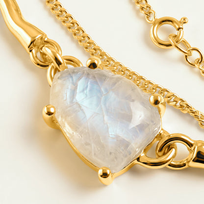 Moonstone Bracelet - Flow - yellow gold macro