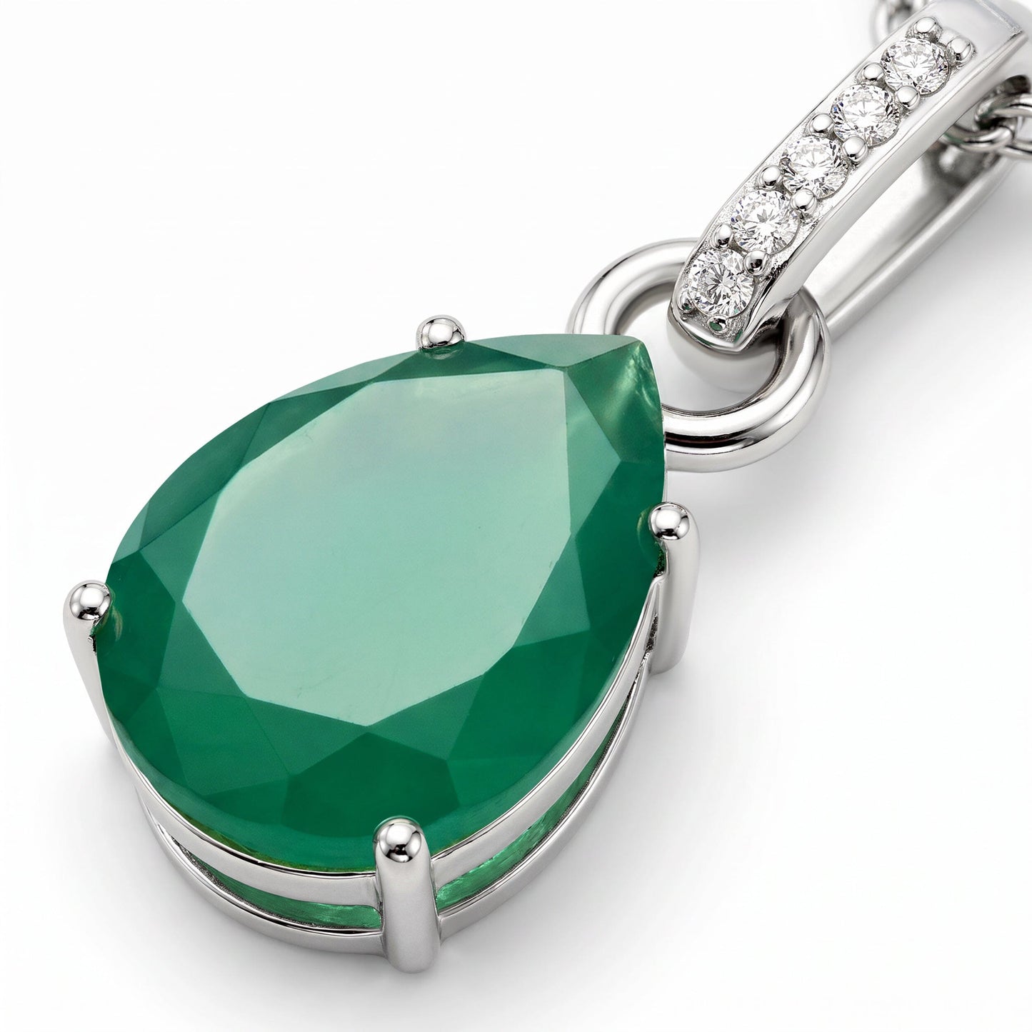 Green Onyx Necklace Sway - silver close up