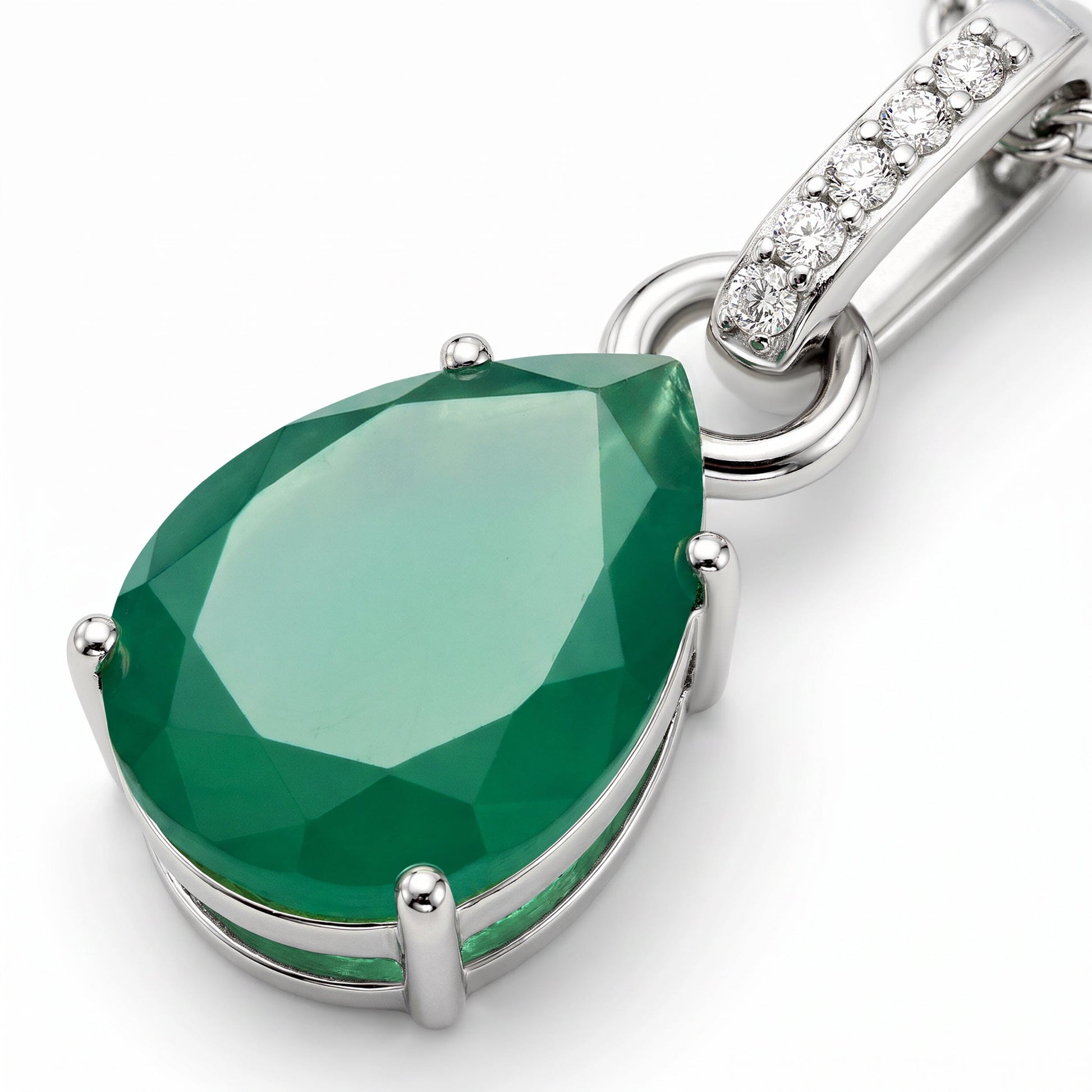 Green Onyx Necklace Sway - silver close up