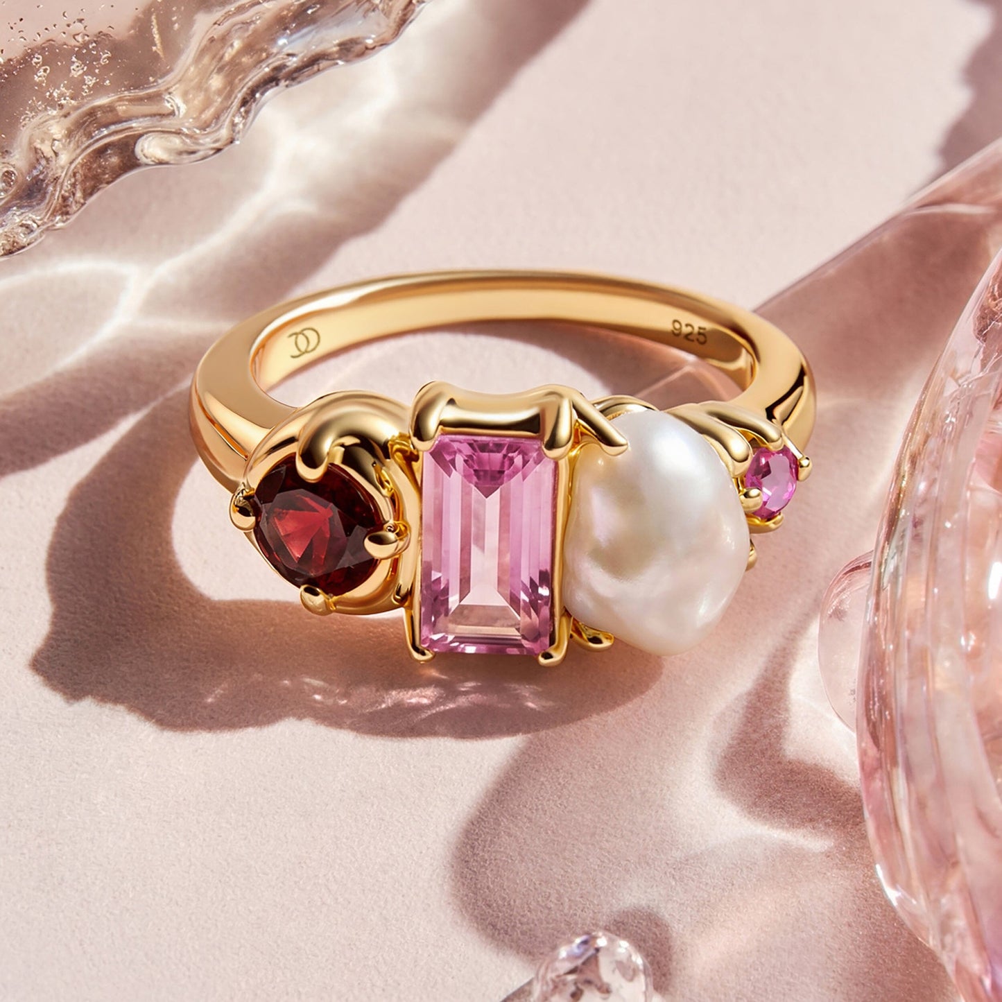 Treasure ring yellow gold flat lay
