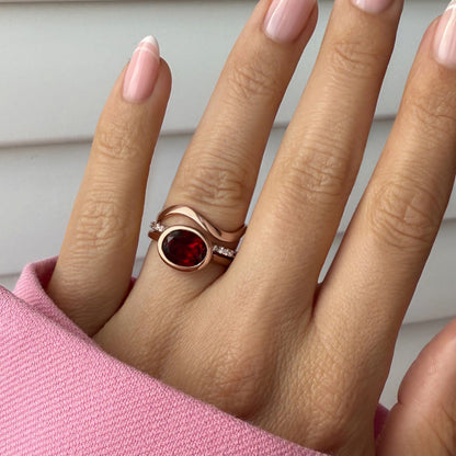 Ring stack rose gold on hand