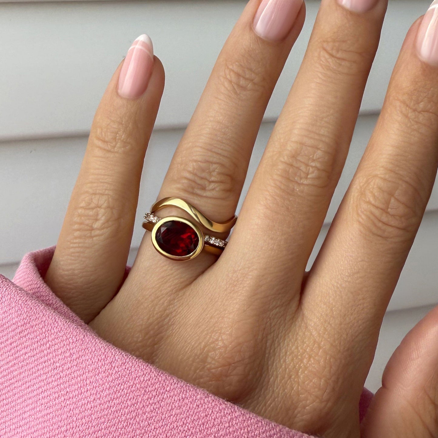 Ring stack yellow gold on hand