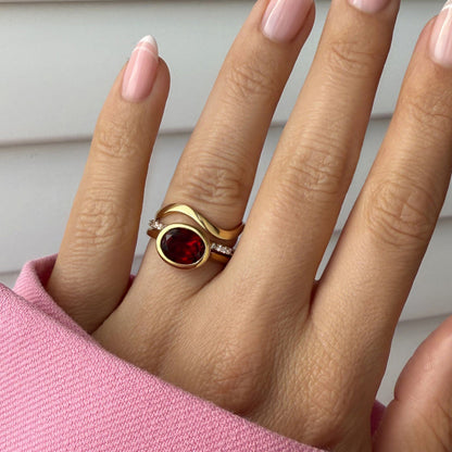 Ring stack yellow gold on hand
