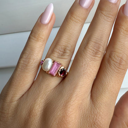 Treasure ring rose gold on hand