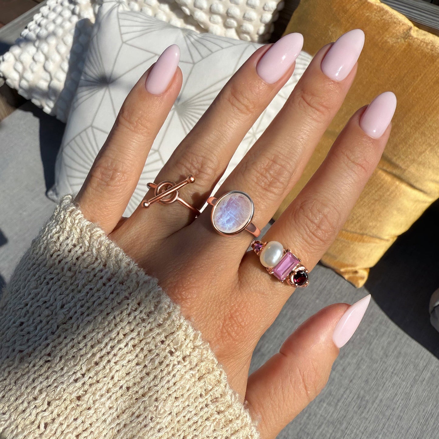 Treasure ring rose gold on hand 2