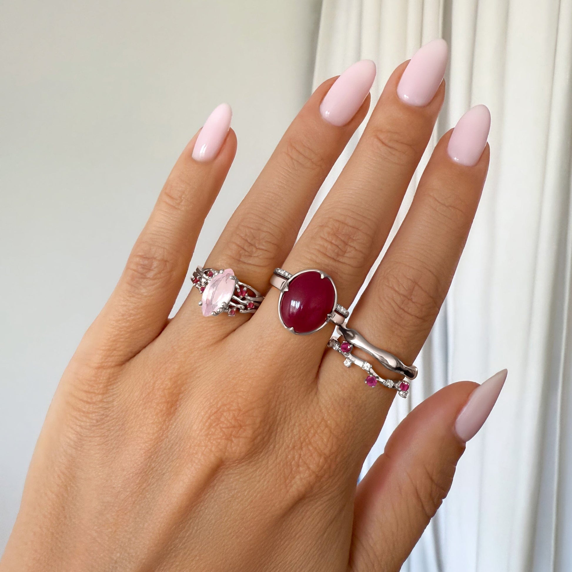 Ruby Ring - Stardust Band - silver lifestyle