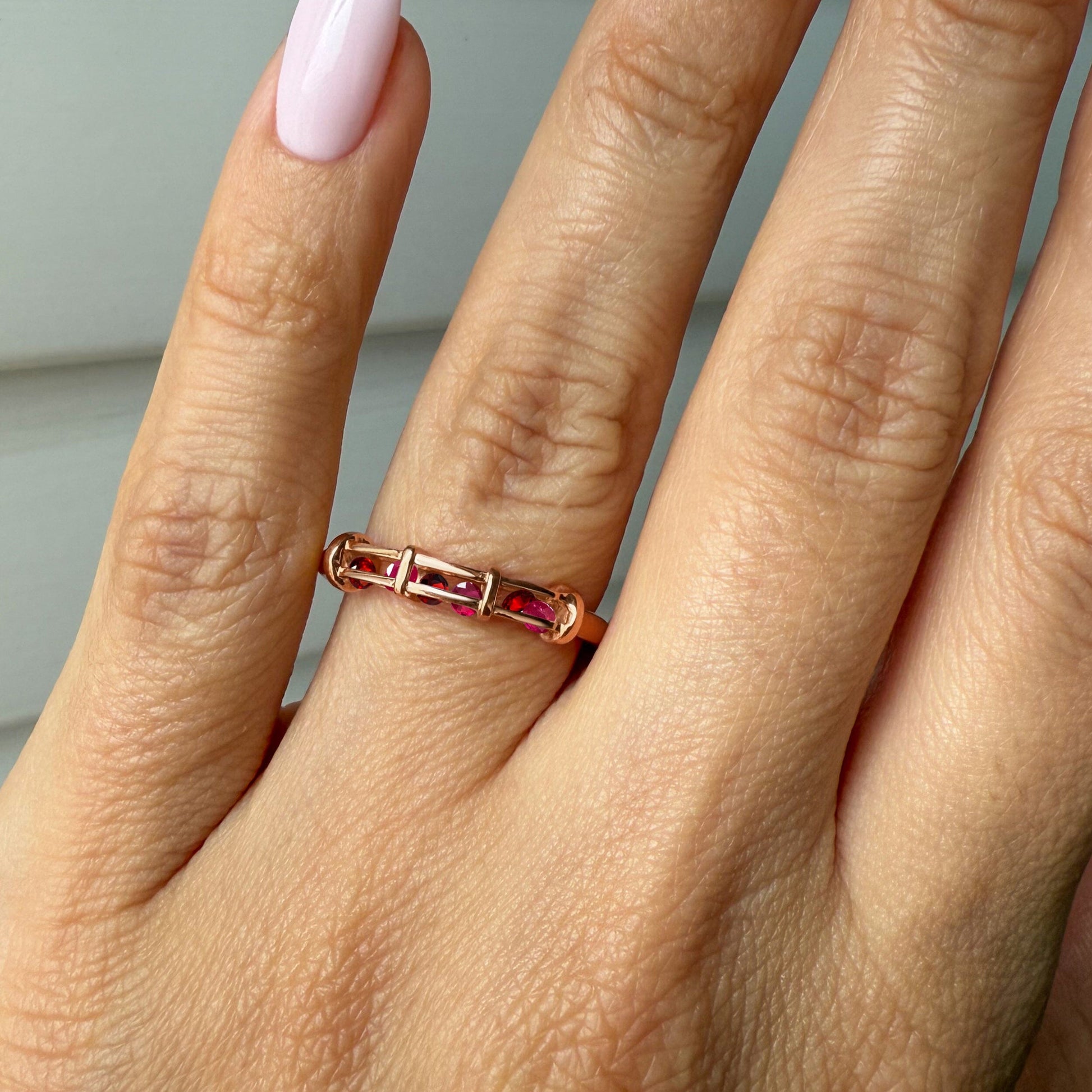 Motion Medicine ring rose gold on hand