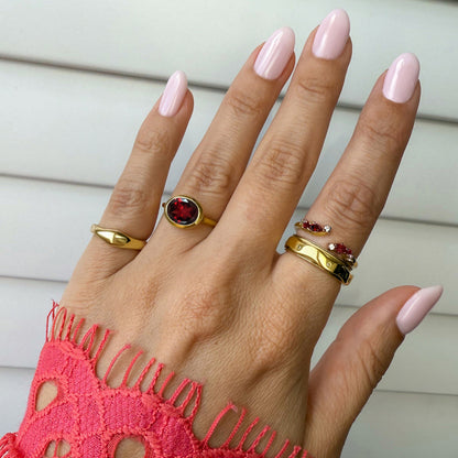 Skin-Touch ring yellow gold detail