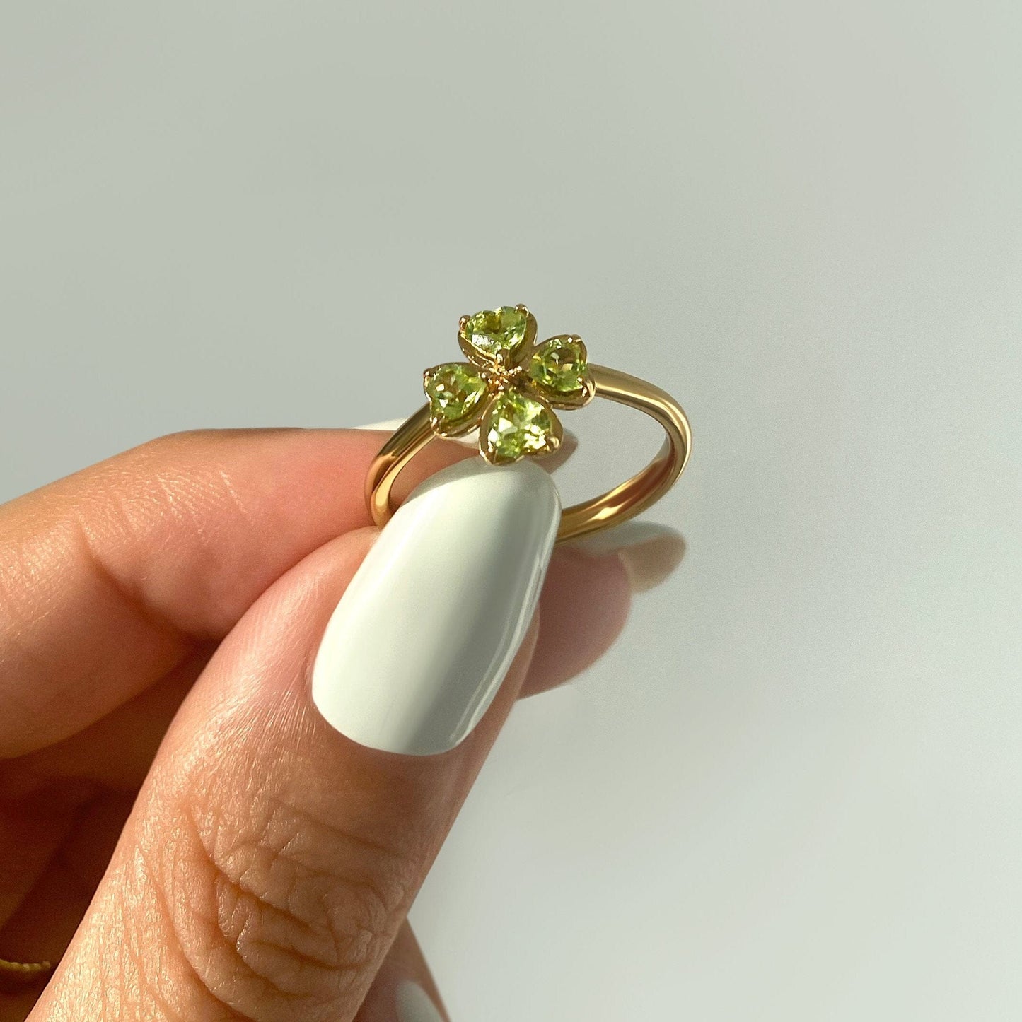 Shamrock Ring Peridot - close up