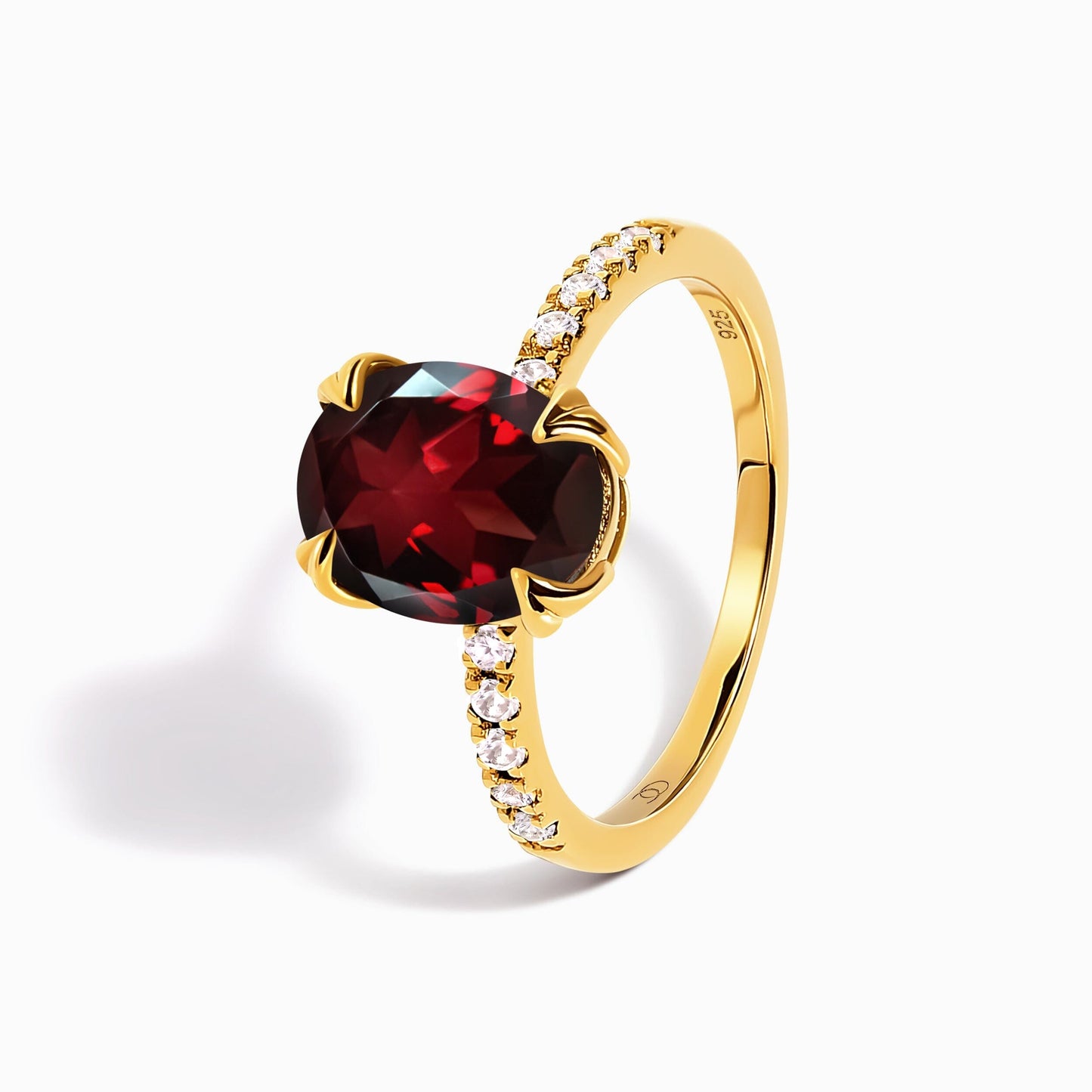 Garnet Ring - Harlow - yellow gold detail