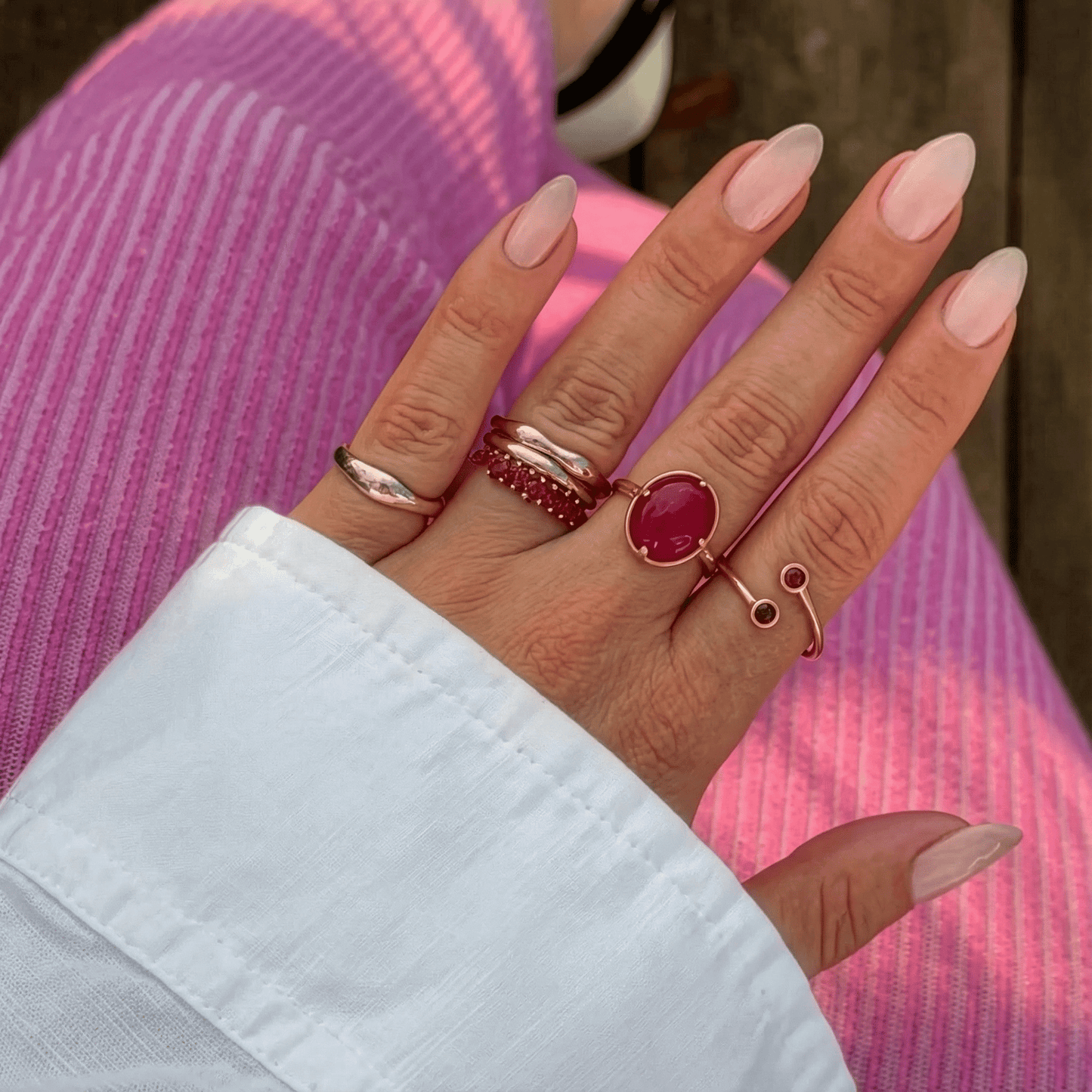 Crush ring rose gold styled