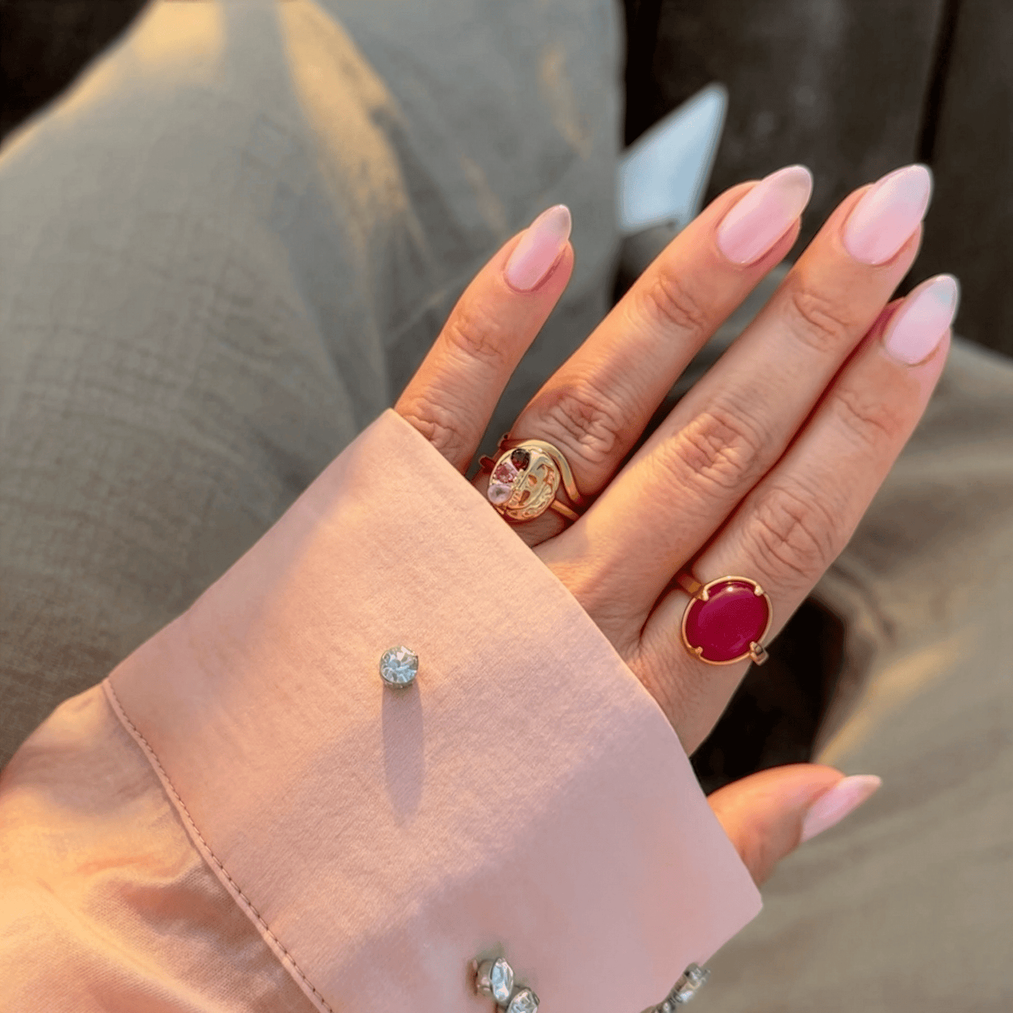 Pink Gradient Ring - Goddess, yellow gold close up