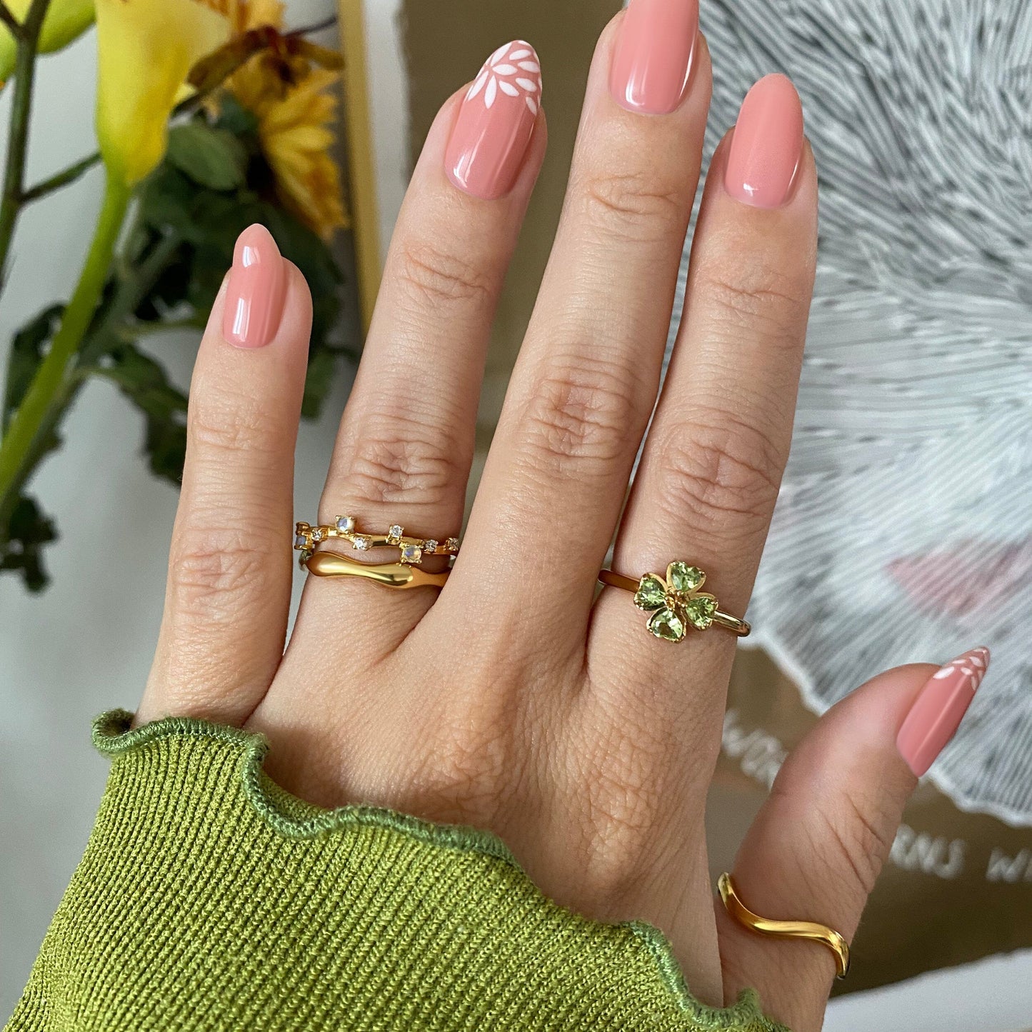 Shamrock Ring Peridot - yellow gold model side