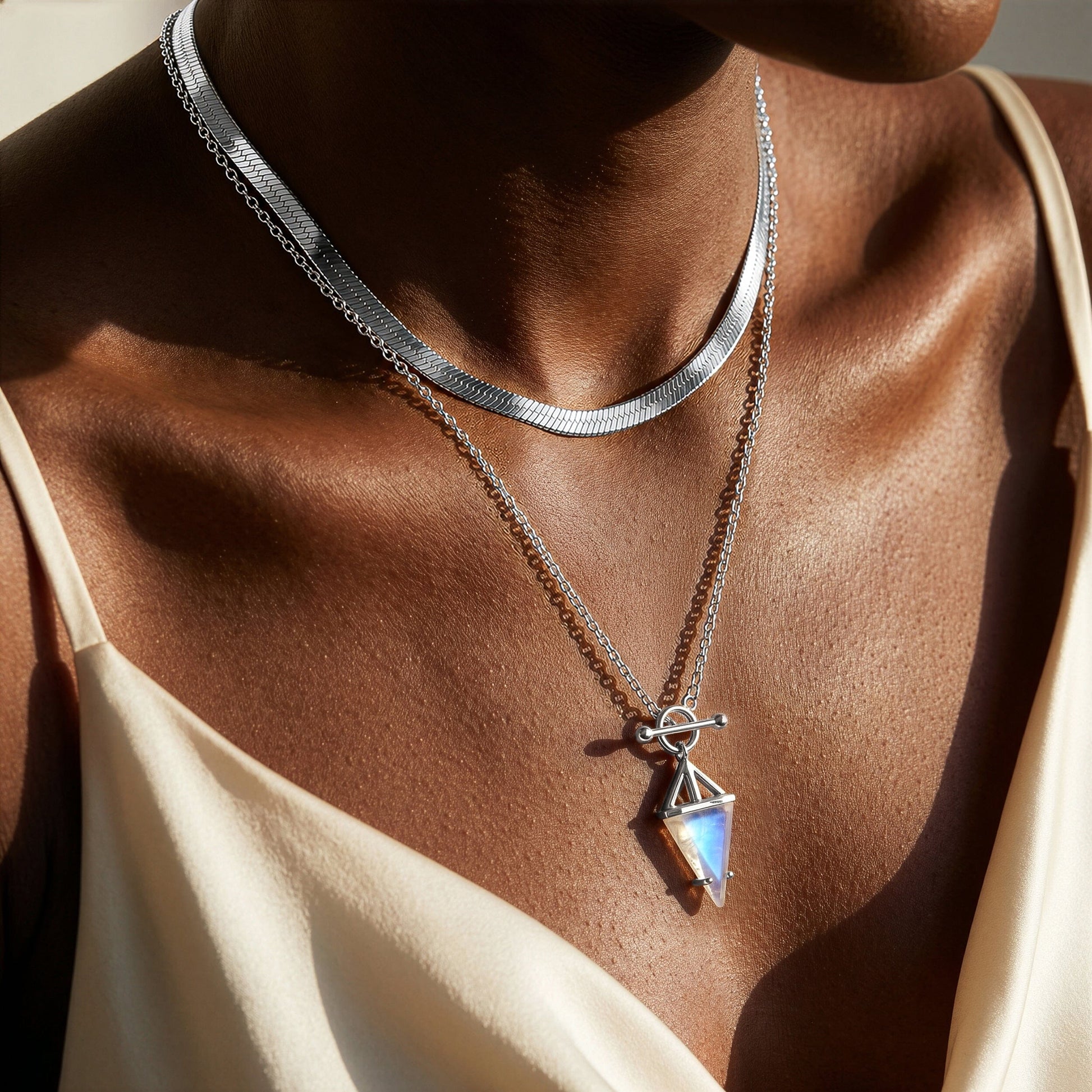 Moonstone Necklace - Heroine - detail SIL