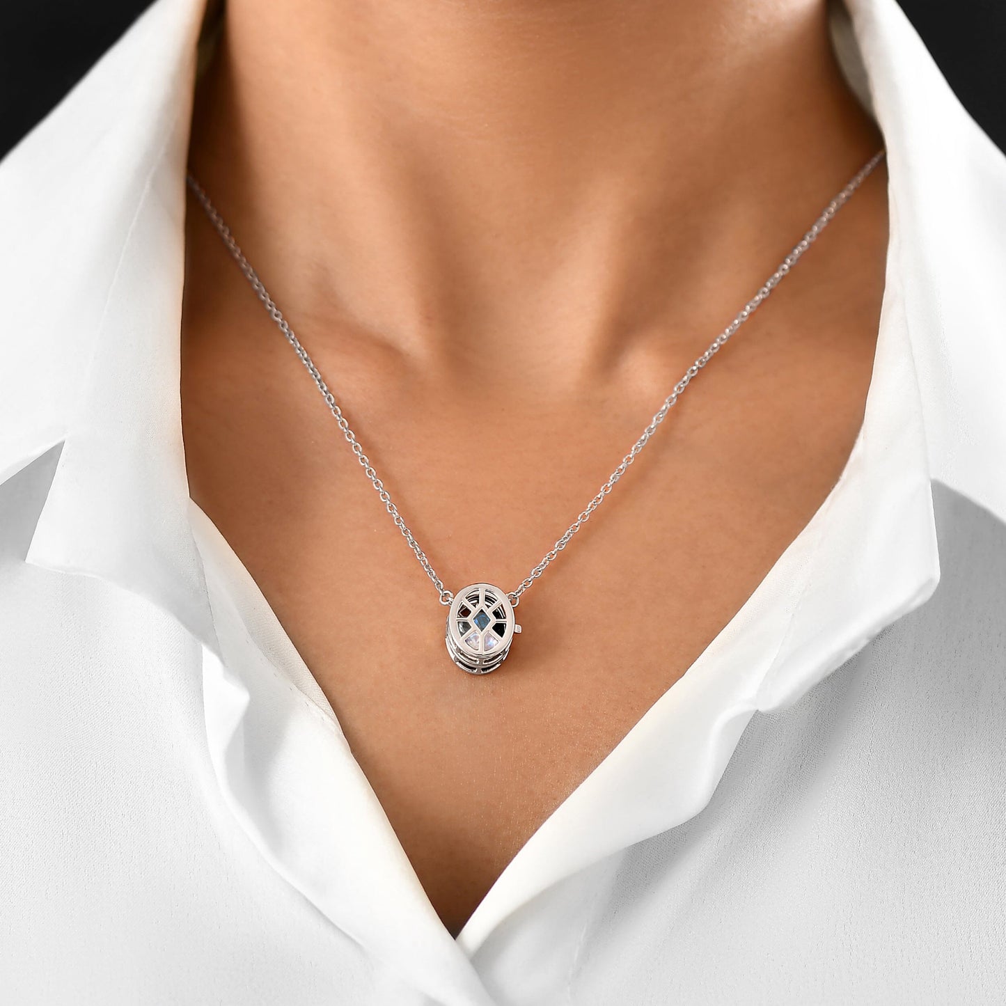 Dark Gradient Necklace - silver on model