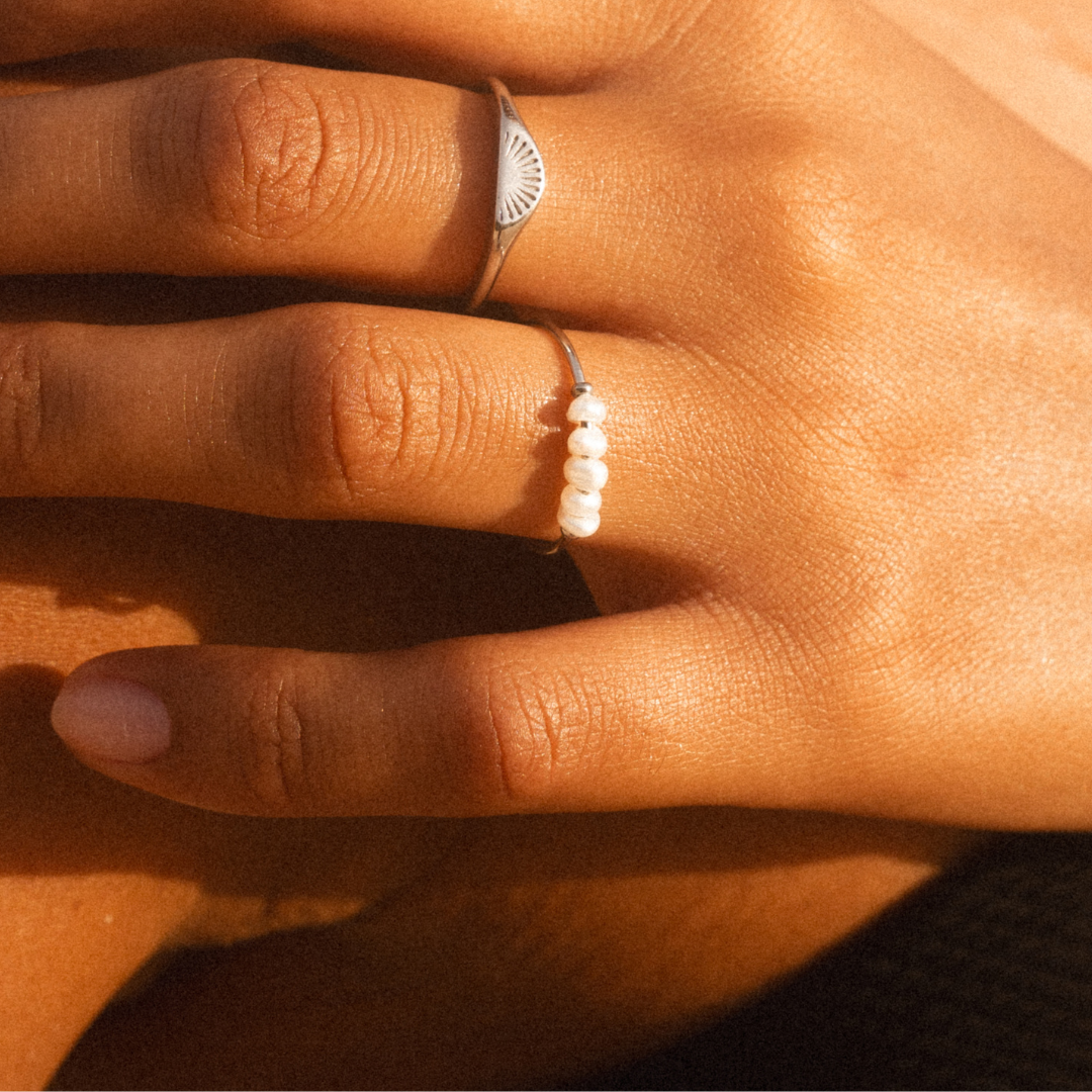 Mini Pearls Ring detail
