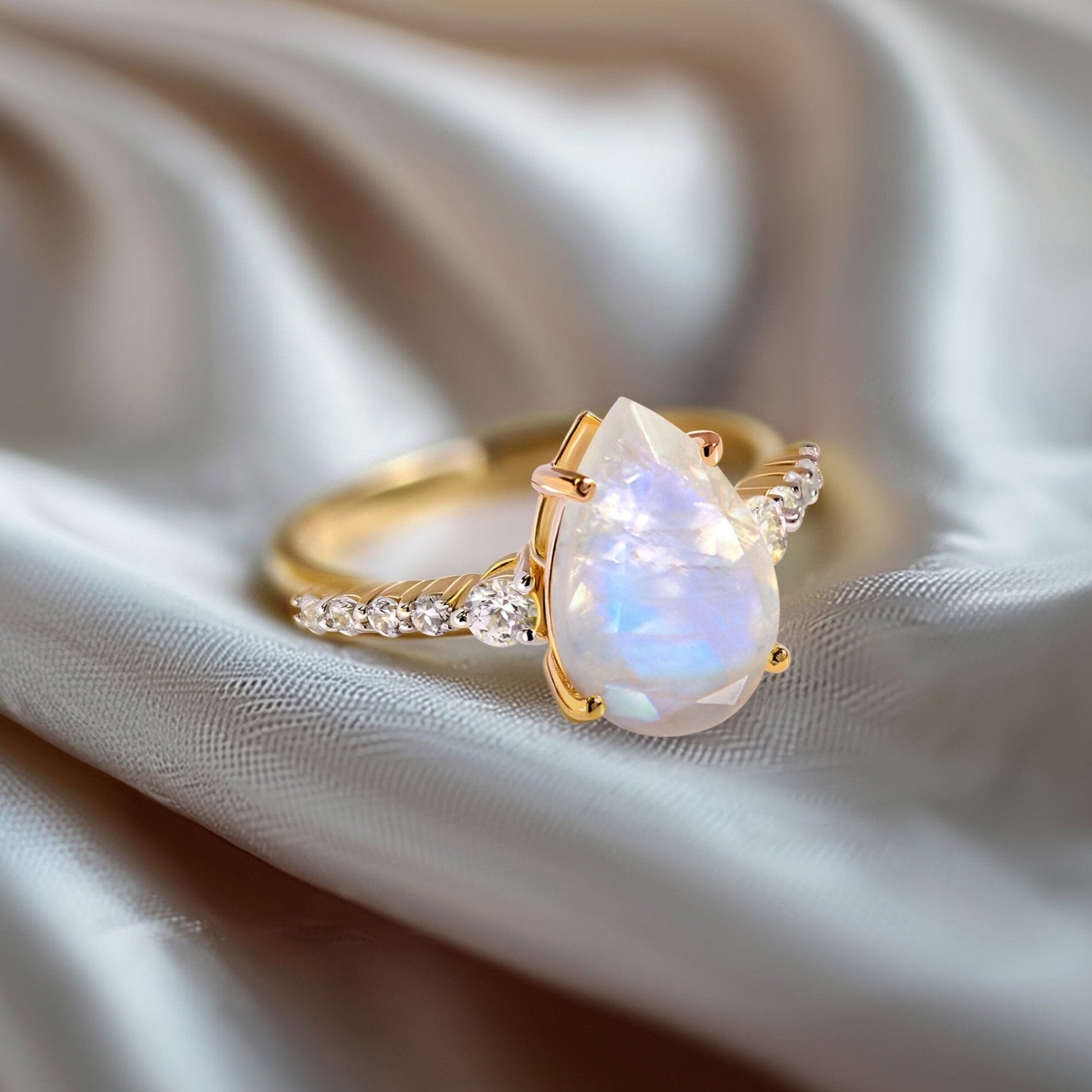 Queen Of Lustre ring yellow gold profile
