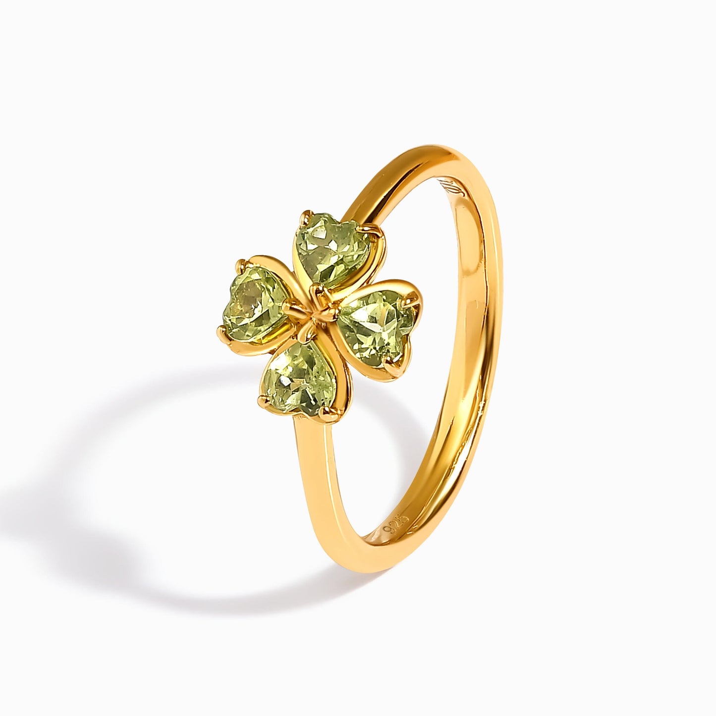 Shamrock Ring Peridot - yellow gold detail