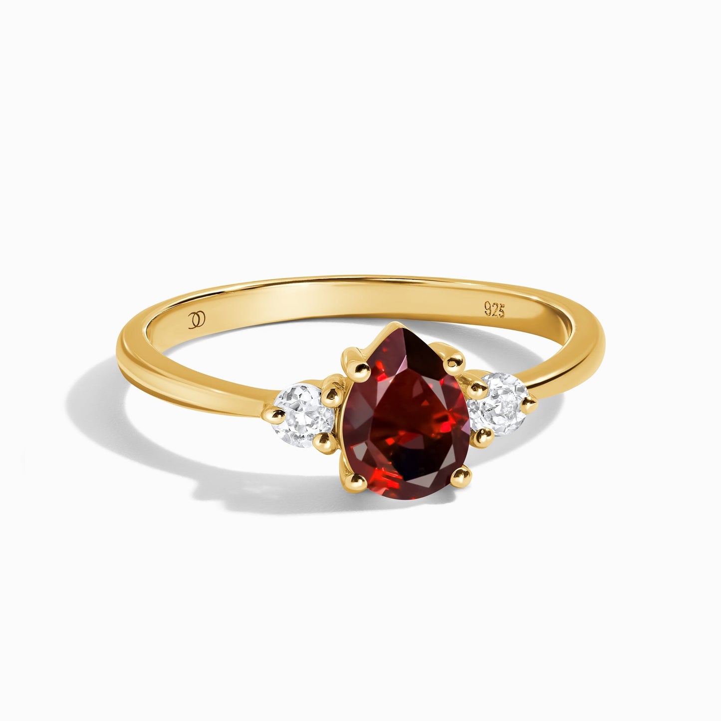 Garnet Ring - Lania - yellow gold