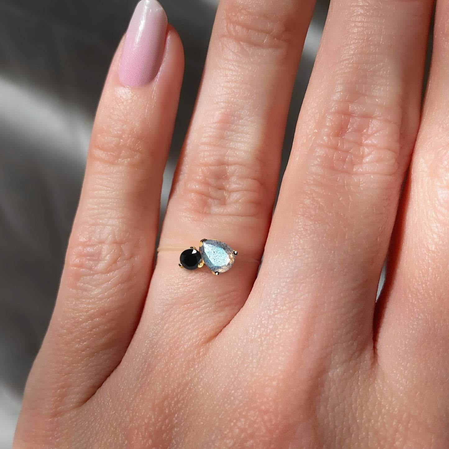 Floating Ring Toi Et Moi - worn yellow gold