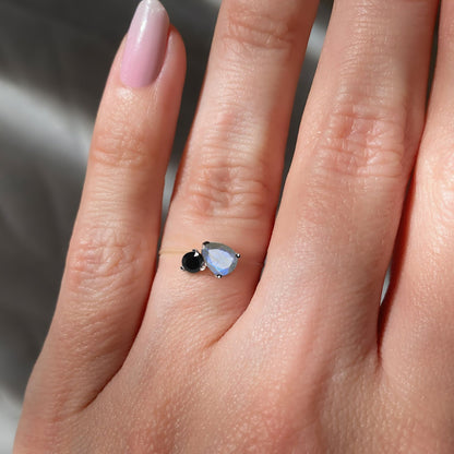 Floating Ring Toi Et Moi - worn silver lifestyle