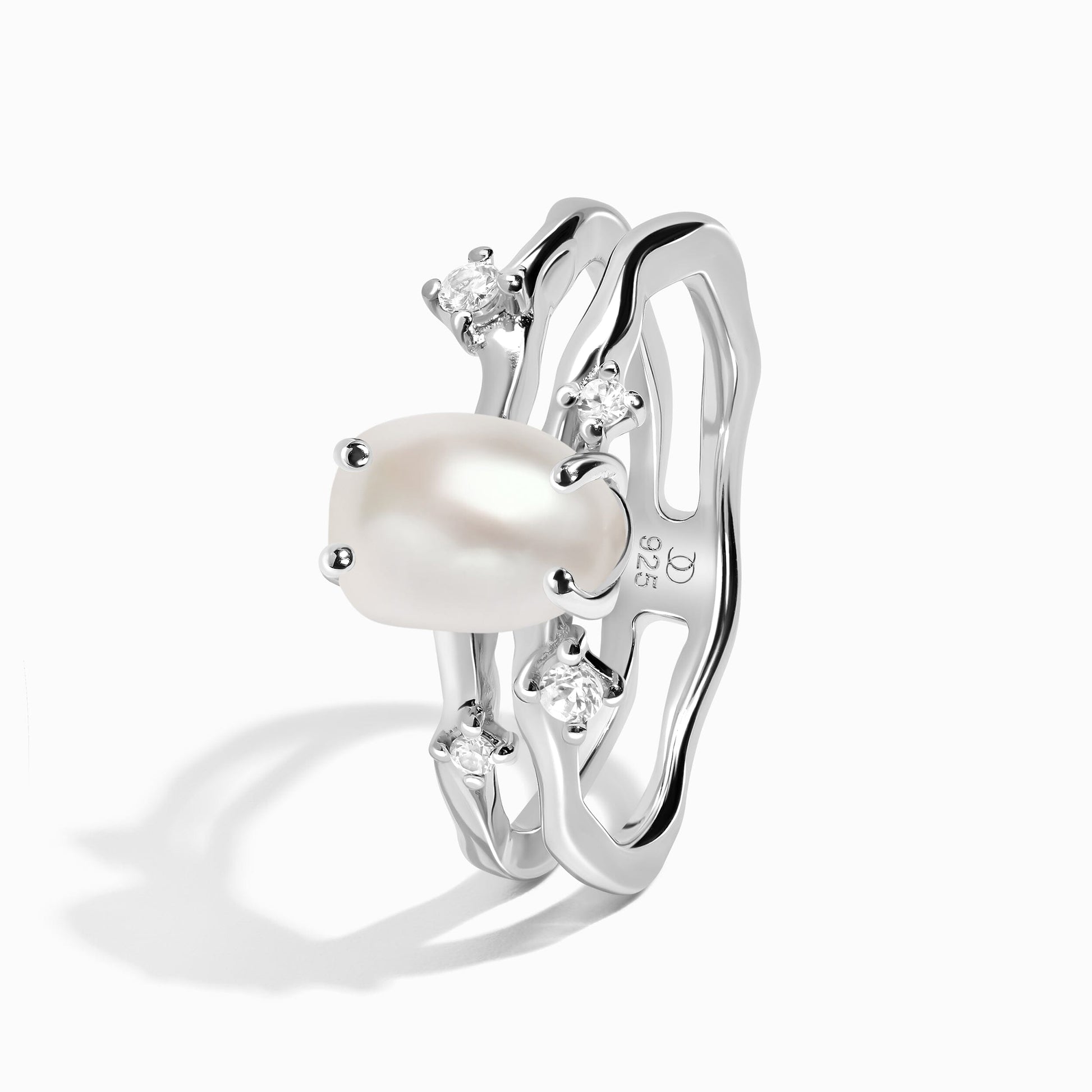 Pearl Ring Flow - silver angle