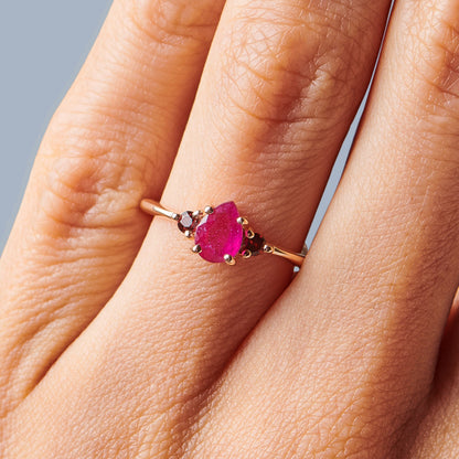 Ruby Garnet Ring - Lania - rose gold detail