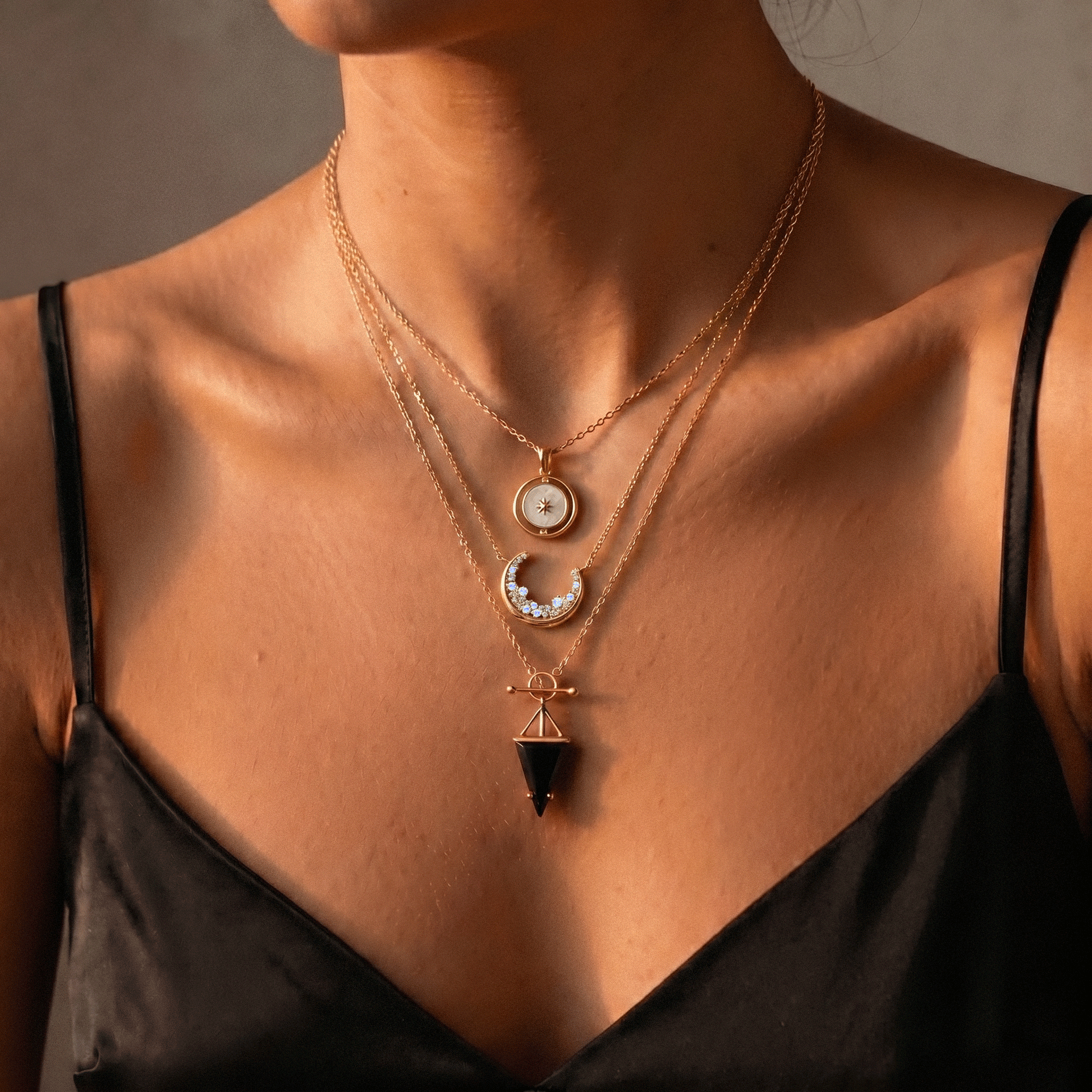 Black Onyx Pearl Necklace - spinning rose gold 3