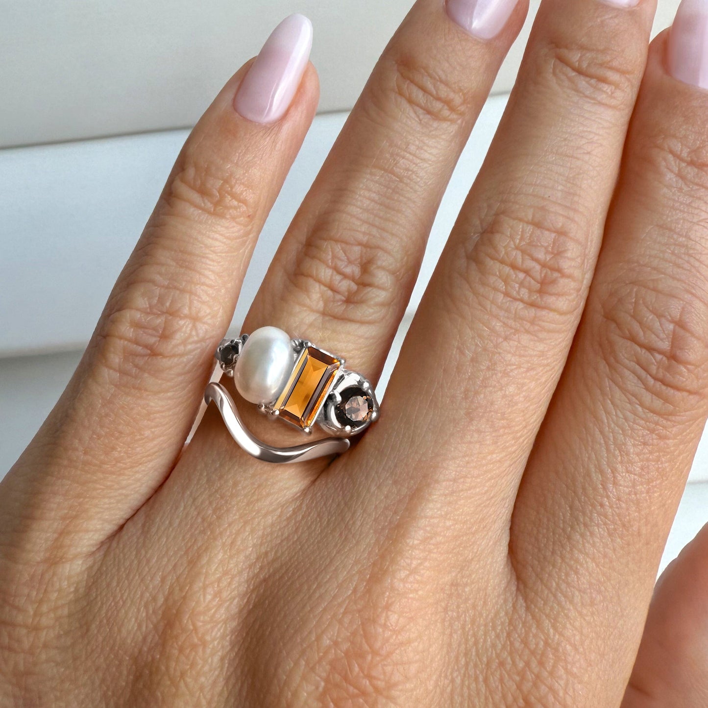 Madeira Citrine Treasure Ring Waves Band - silver model