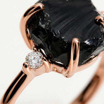 Raw Allure ring rose gold closeup