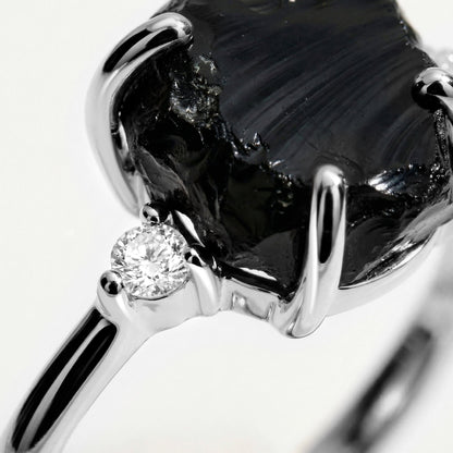 Raw Allure ring white gold closeup