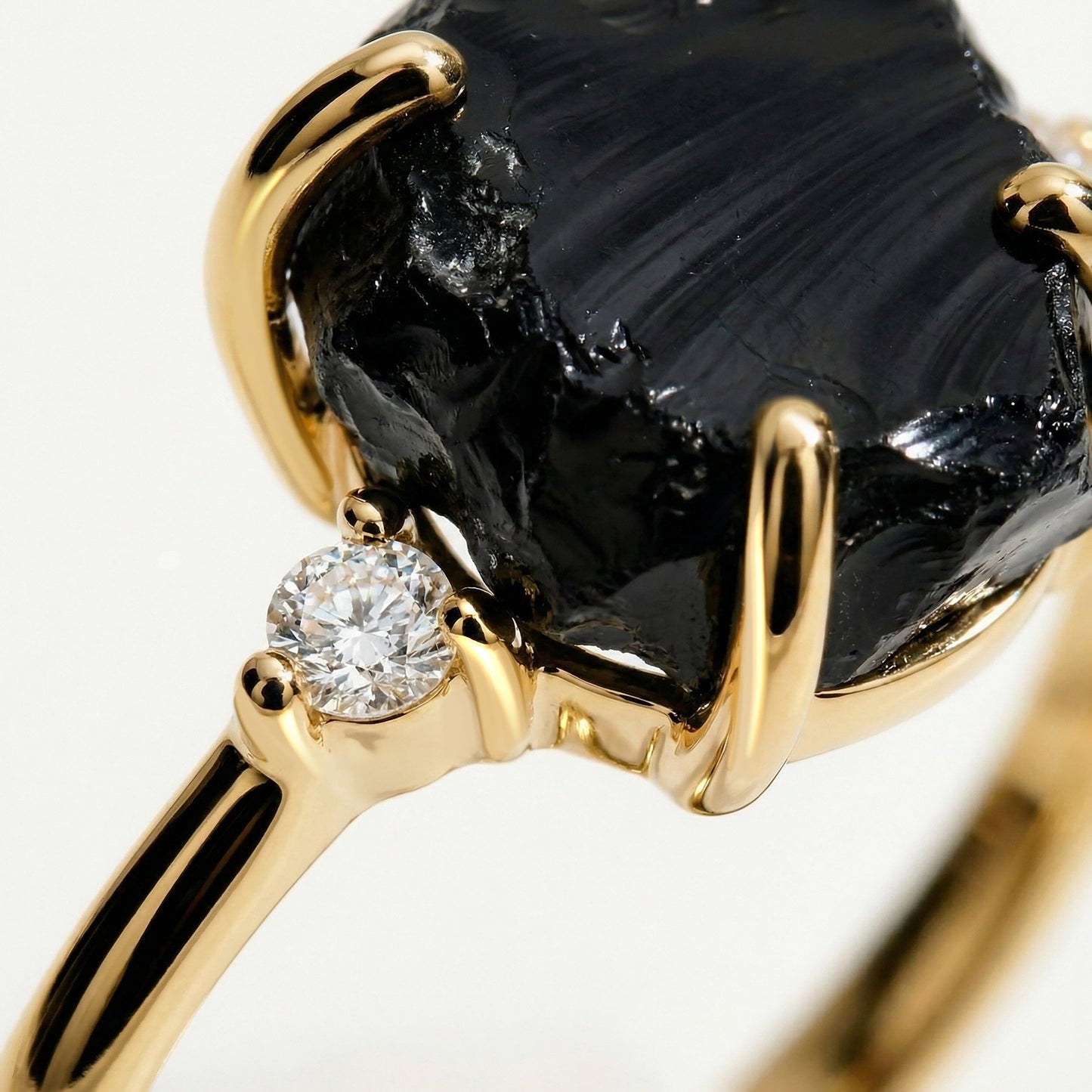 Raw Allure ring yellow gold closeup