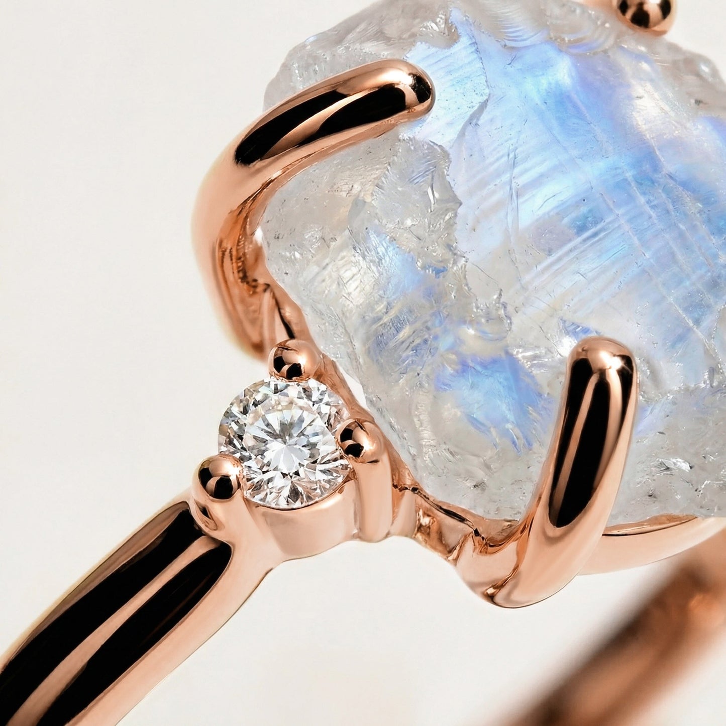 Raw Allure ring rose gold closeup
