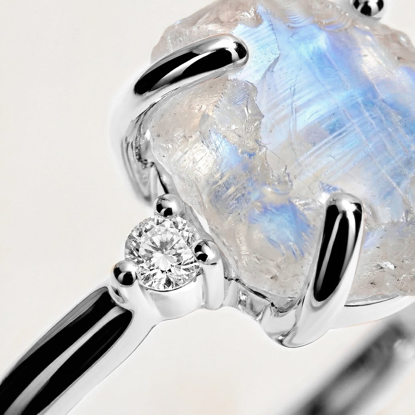 Raw Allure ring white gold closeup